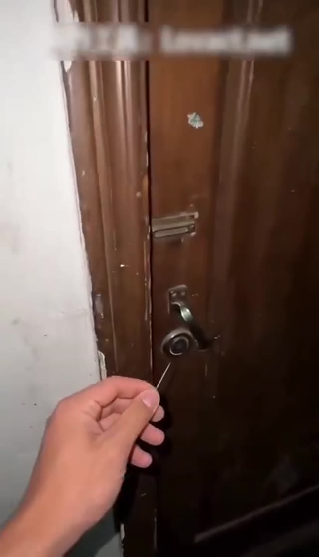 潜入女生宿舍